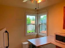 3Bed/1Bath-MainFloor-BonnieDoonArea-Wi-Fi/All Utilities Included - Photo 2