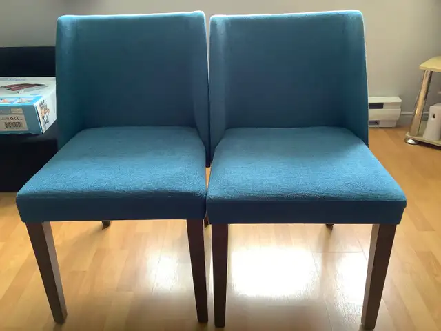 2 chaises bleus