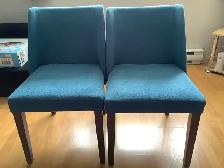 2 chaises bleus