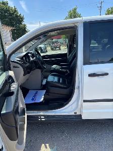 2017 Dodge Caravan SE SAFETIED - Photo 4