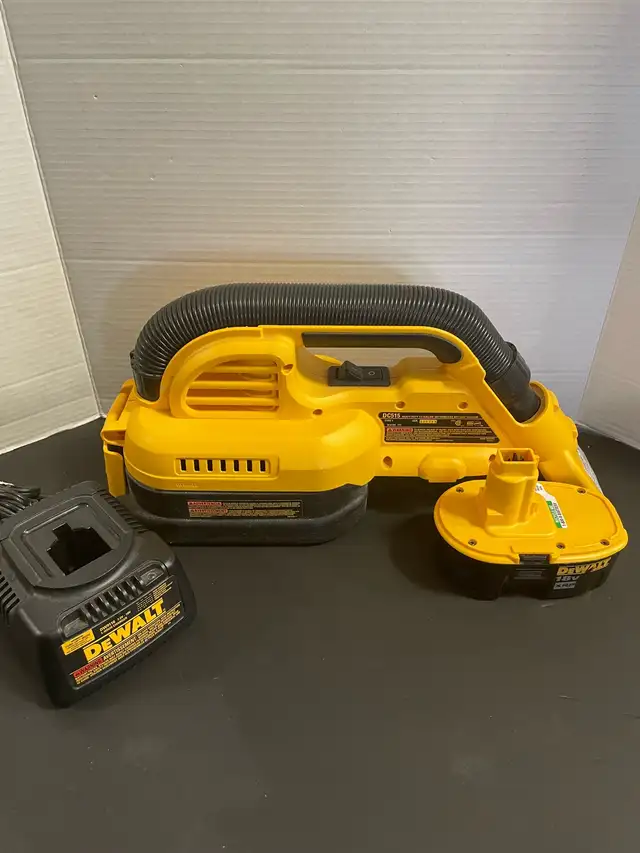 Dewalt Vacuum DC515 With Charger and Battery