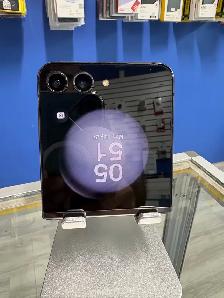 Samsung Z Flip 5 256gb (Store Warranty) - Photo 3