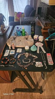 Lot bijoux, crèmes, acLot bijoux, crèmes, accessoires de beautés - Photo 2