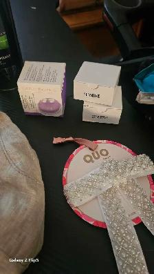Lot bijoux, crèmes, acLot bijoux, crèmes, accessoires de beautés - Photo 4