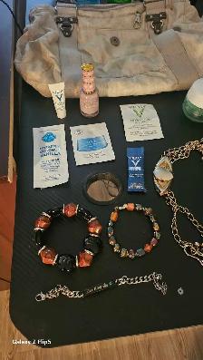 Lot bijoux, crèmes, acLot bijoux, crèmes, accessoires de beautés - Photo 5