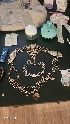 Lot bijoux, crèmes, acLot bijoux, crèmes, accessoires de beautés - Photo 6