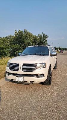 Saftied 2016 Lincoln Navigator l select