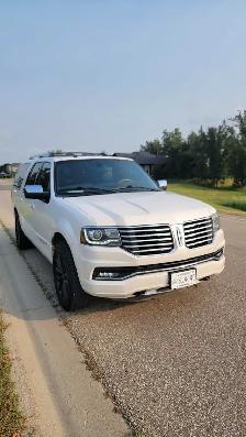 Saftied 2016 Lincoln Navigator l select - Photo 3