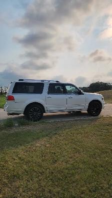 Saftied 2016 Lincoln Navigator l select - Photo 4