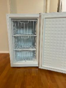 Upright Freezer - Photo 2