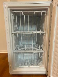 Upright Freezer - Photo 3