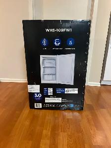 Upright Freezer - Photo 4