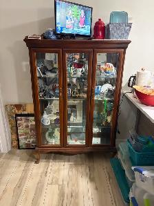 curio cabinet - Photo 2