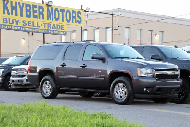 2011 Chevrolet Suburban LT 4x4 loaded Certified 2 Year W