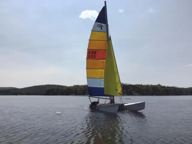 Catamaran Prindle 18 pieds avec remorque – 2500$