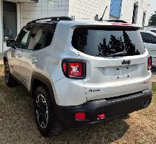 2016 Jeep Renegade Trailhawk | Active title, clean carfax - Photo 3