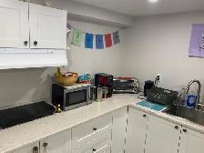 Spacious Annex One Bdrm Basement Apartment by Bathurst suway - Photo 6