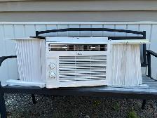 air conditioner 5000 BTU great condition