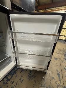 Frigidaire Gallery "30" Black Stainless Top Freezer Refrige - Photo 4
