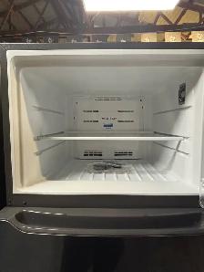 Frigidaire "30" Black Stainless Top Freezer Refrigerator - Photo 3