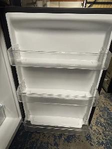 Frigidaire "30" Black Stainless Top Freezer Refrigerator - Photo 4