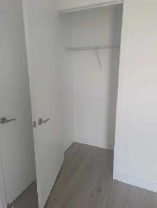 Master Bedroom with Private Bathroom - Photo 4