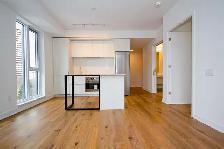 $2,470  - FABULOUS 1BR   DEN   PARKING CONDO,  684ft - Photo 2