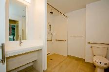 $2,470  - FABULOUS 1BR   DEN   PARKING CONDO,  684ft - Photo 4