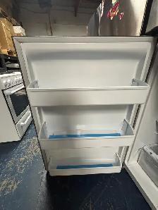 Frigidaire "30" Stainless Steel Top Freezer Refrigerator - Photo 4