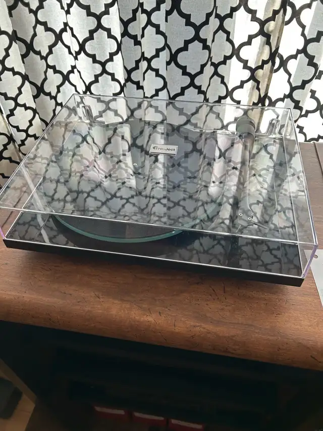 Pro-Ject T1 Turntable