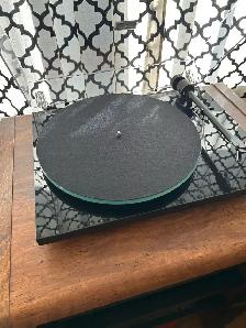 Pro-Ject T1 Turntable - Photo 2