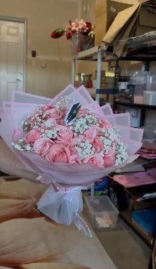 Floral Arrangements - Photo 4
