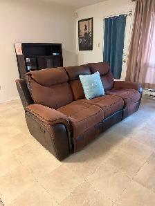 $500 Off First Month! Spacious 3-Bed on Kennedy and Steel! - Photo 4