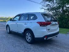 2018 Mitsubishi Outlander - Photo 4