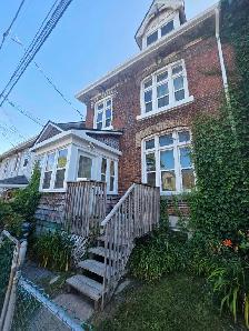 2 Furnished Rooms in a 3 Bdrm Male Graduate Apartment