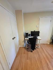 2 Furnished Rooms in a 3 Bdrm Male Graduate Apartment - Photo 6