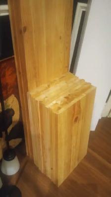 Tablettes en pin noueux