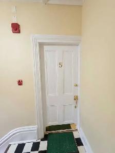 Furnished Rooms in a 2 Bdrm Female Graduate Apartment - Photo 2
