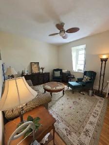 Furnished Rooms in a 2 Bdrm Female Graduate Apartment - Photo 8