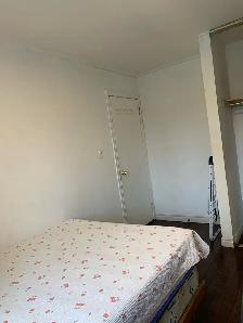 second floor room with parking for rent - Photo 4