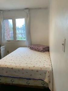 second floor room with parking for rent - Photo 9