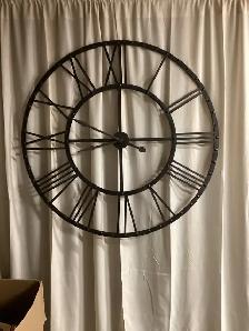 BTTERY OPERATED WALL CLOCK - Photo 3