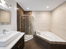 Spacious 3-bedroom with a large private terrace in LaSalle. - Photo 8