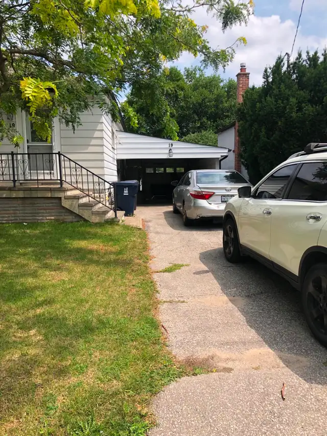 Main Floor Unit 4 Rooms Bungalow House in Scarborough for Rent