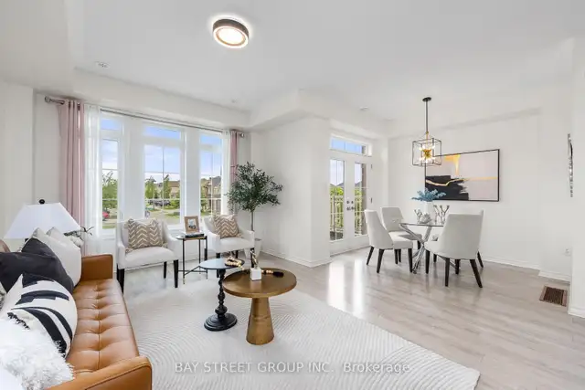 Amazingly Priced Townhouse in High Demand Oakville!