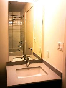 Chic 1Bdrm Condo in Heart of Toronto – Live Where the City Lives - Photo 5
