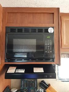 Travel Trailer - Photo 4