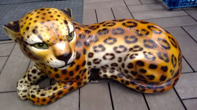 Jaguar en céramique