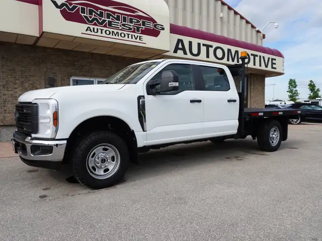 2024 Ford F-350 4WD Crew Cab Flat Deck