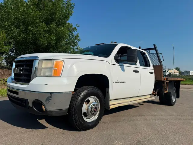 2007 GMC Sierra 3500HD DUALLY 184K - 4WD Crew Cab - FLAT DECK